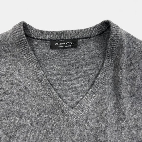 Saks Fifth Avenue Men's Gray Cashmere V-Neck Long Sleeve Sweater Size Medium - Picture 3 of 5